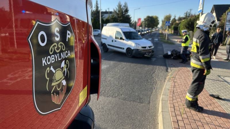 Wypadek motocyklisty z osobówką w Kobylnicy